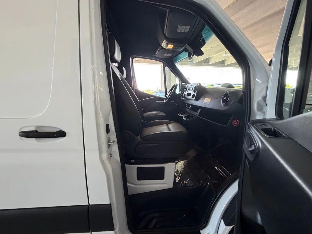 Used 2025 White Mercedes-Benz Cargo 170 WB image 32