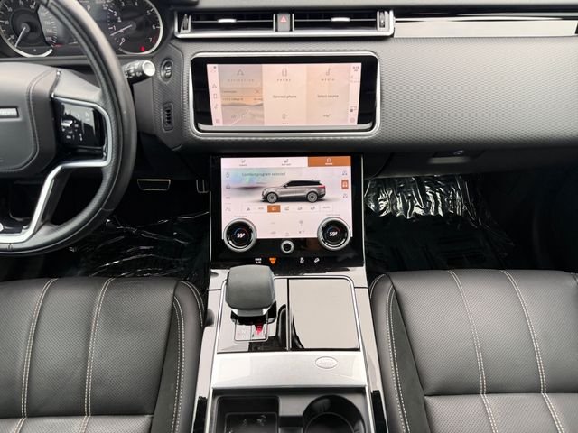 Used 2023 White Land Rover R-Dynamic S MHEV image 15