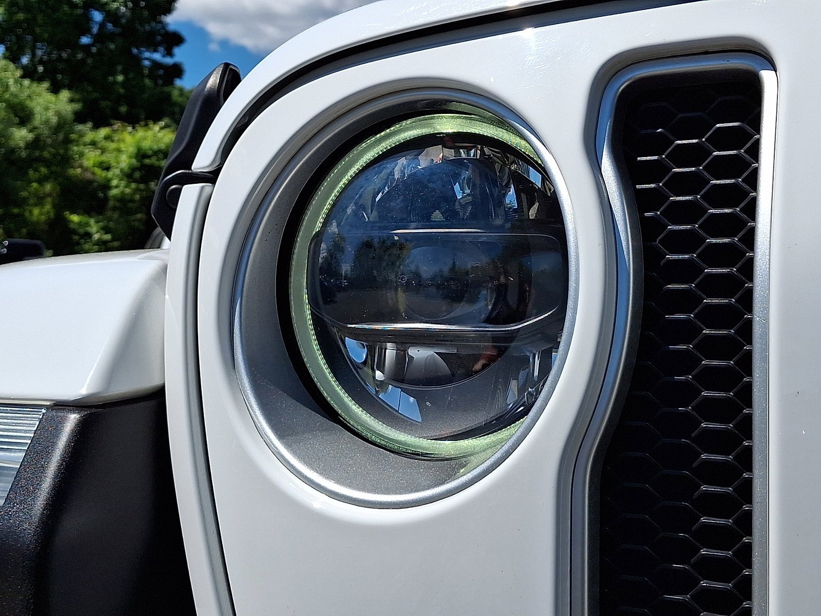 Certified Used 2023 Bright White Clearcoat Jeep Sahara image 9