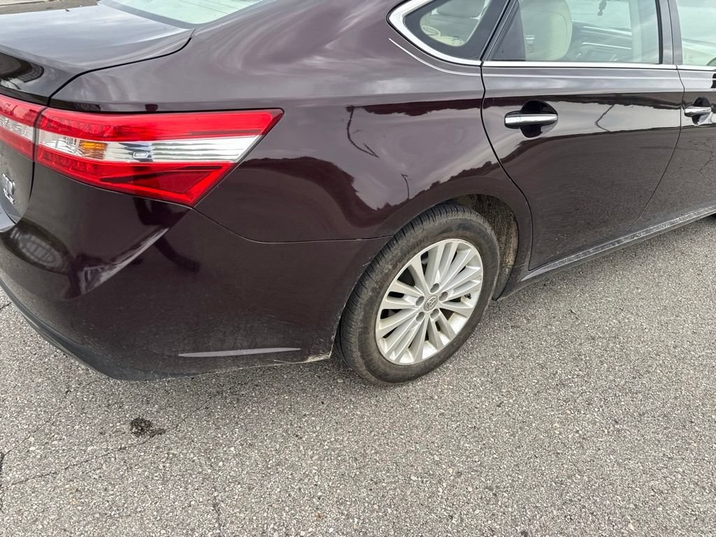 Used 2014  Toyota Limited image 17