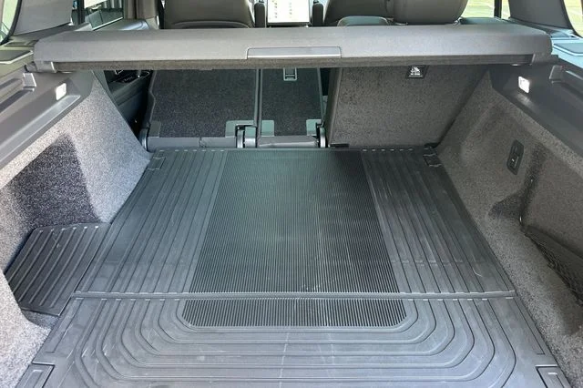 New 2026 Fuji White Land Rover SE image 14