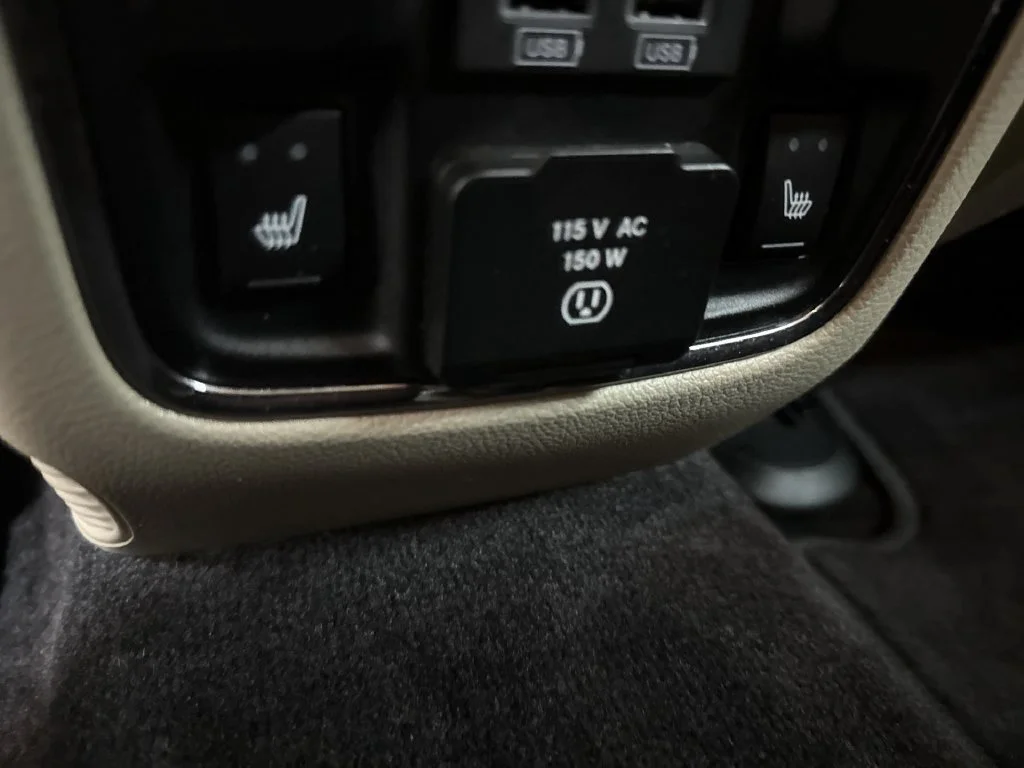 Used 2018 Velvet Jeep Limited image 32