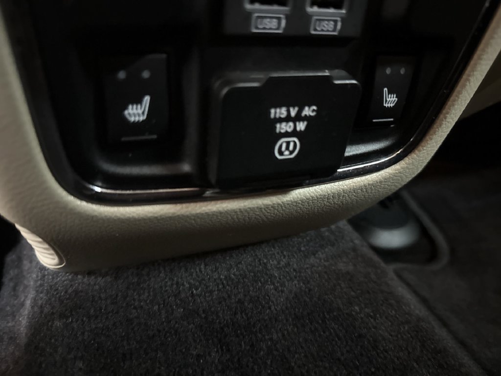 Used 2018 Velvet Jeep Limited image 32