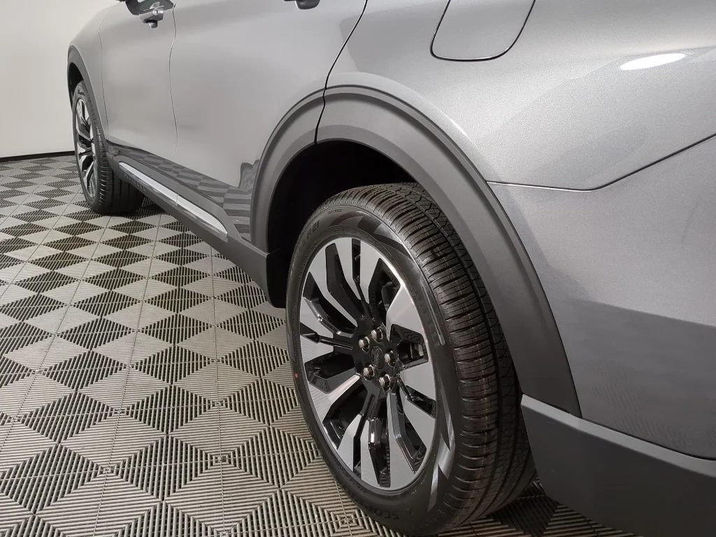 New 2026 Carbonized Gray Metallic Ford Platinum™ image 5