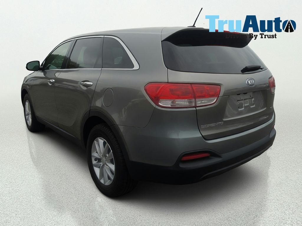 Used 2018 Silver Kia L image 5