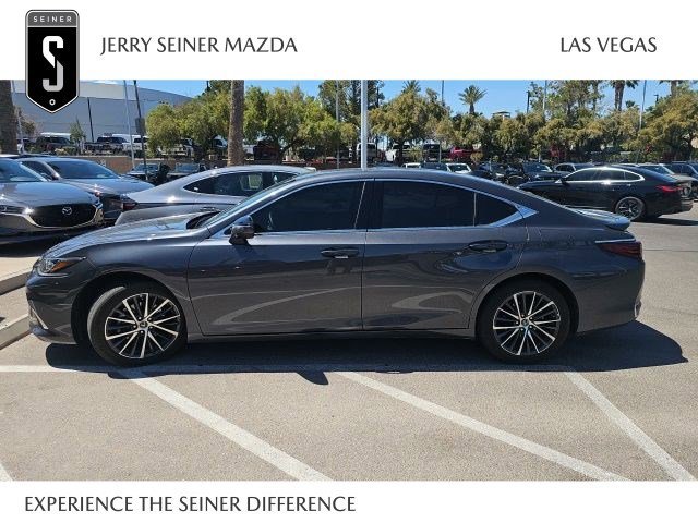 2025 Lexus ES 300h 300h's photo