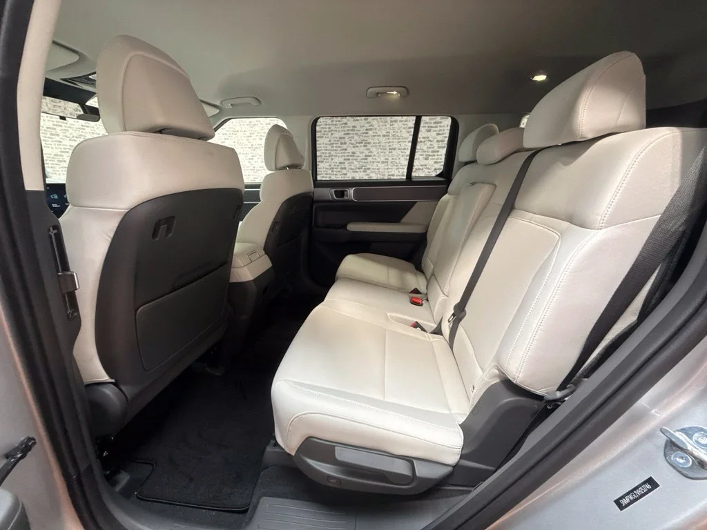 New 2027 Shimmering Silver Hyundai SE image 14