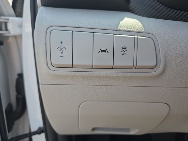 Used 2019 White Hyundai SE image 26