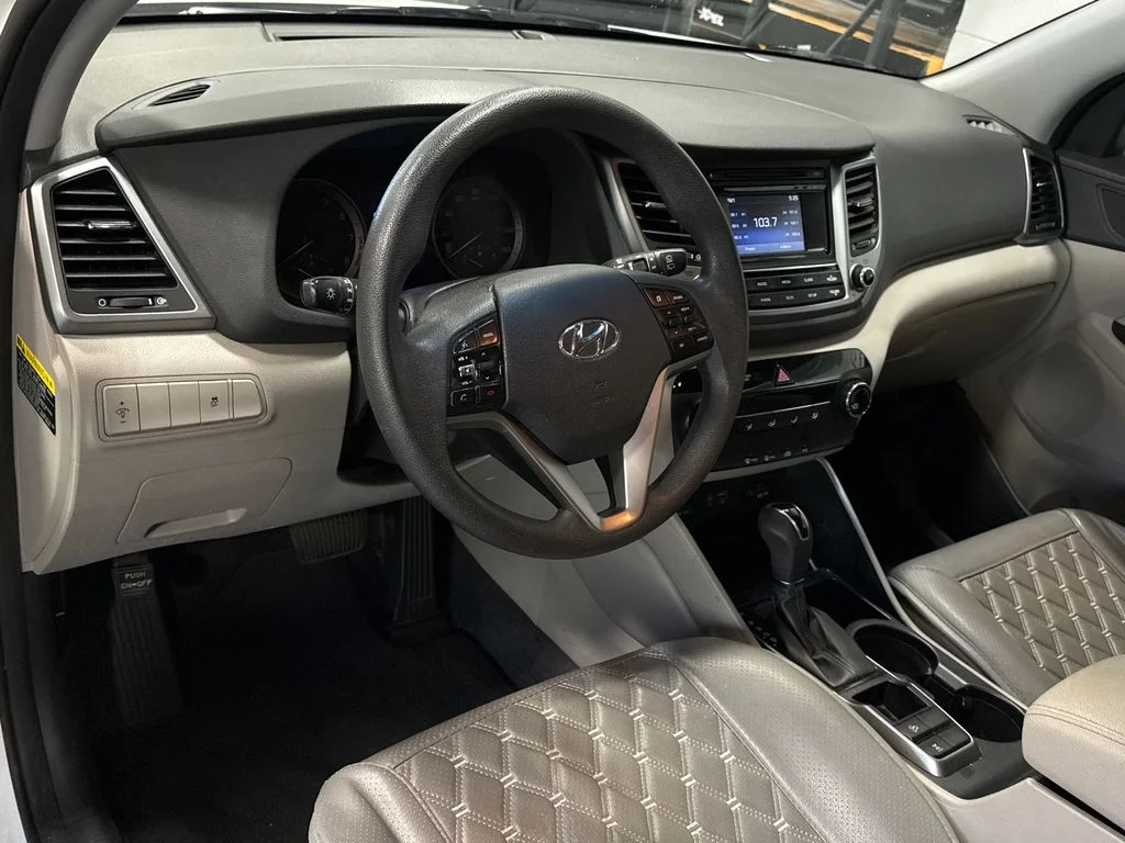 Used 2018 White Hyundai SE image 6