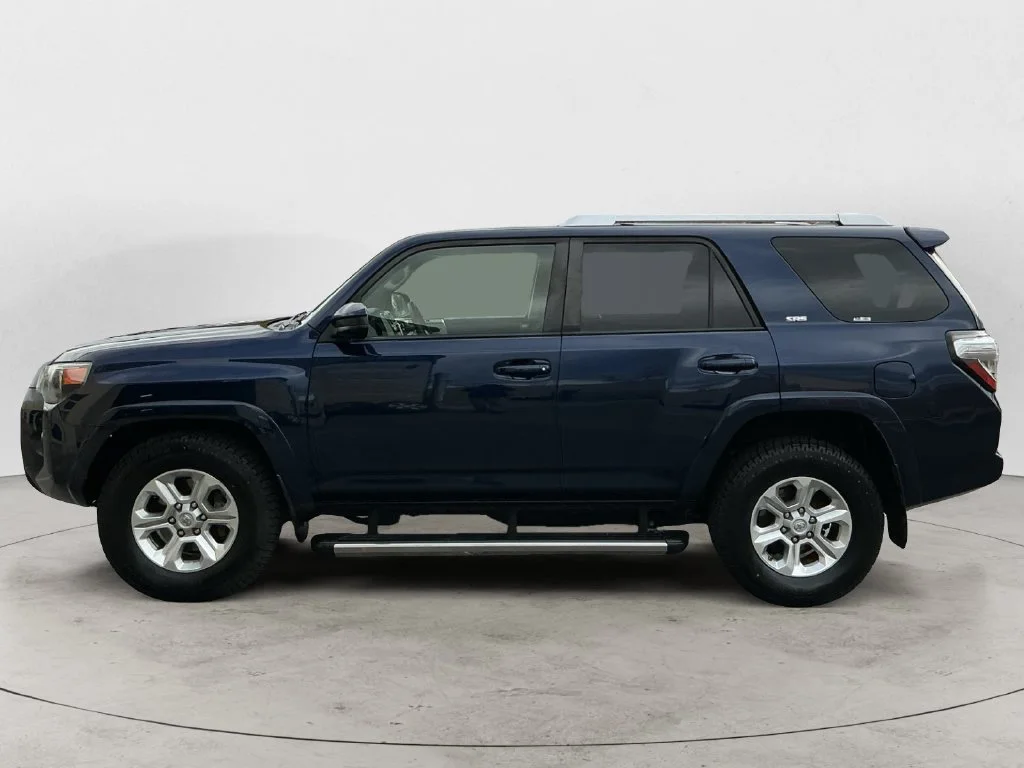 Used 2016 Blue Toyota SR5 image 12