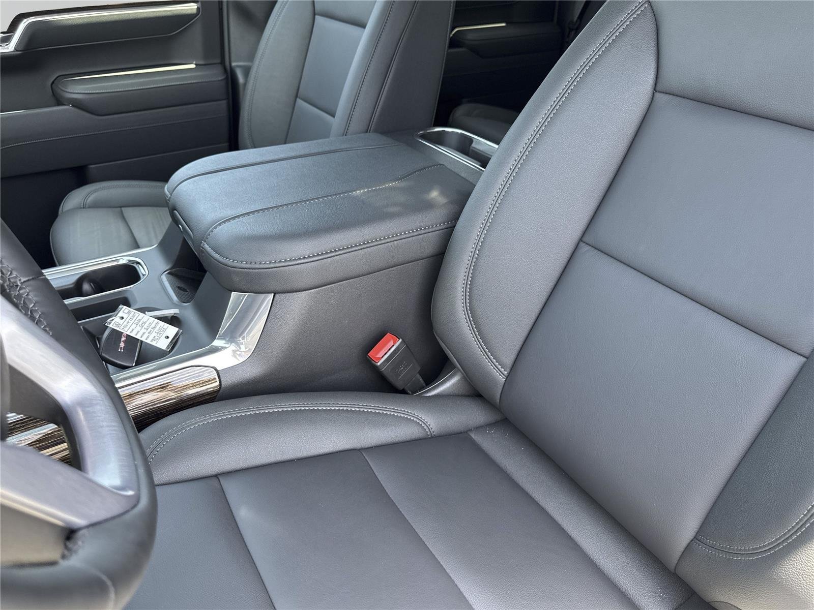 New 2026 Sterling Metallic GMC Elevation image 10