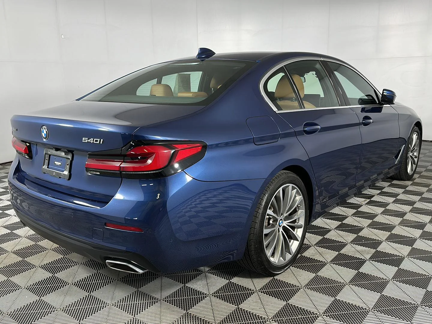 Used 2022 Phytonic Blue Metallic BMW 540i xDrive image 29