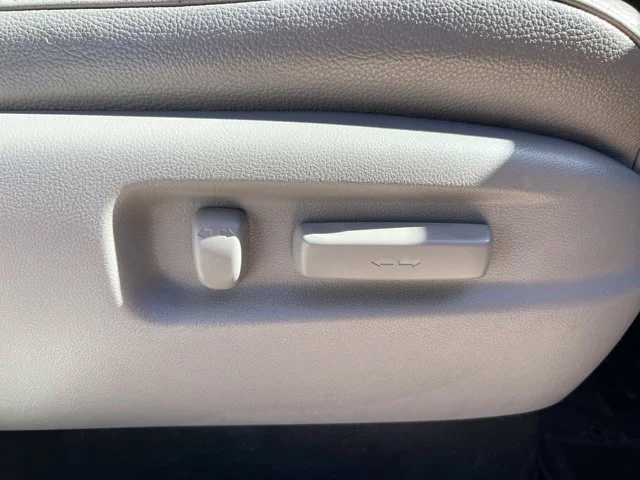 Used 2015 White Honda EX-L image 23