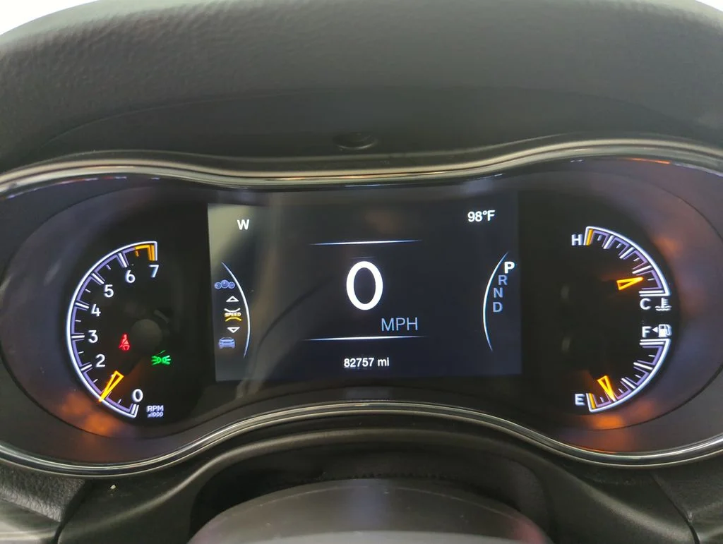 Used 2021 Crystal Metallic Jeep Laredo X image 12