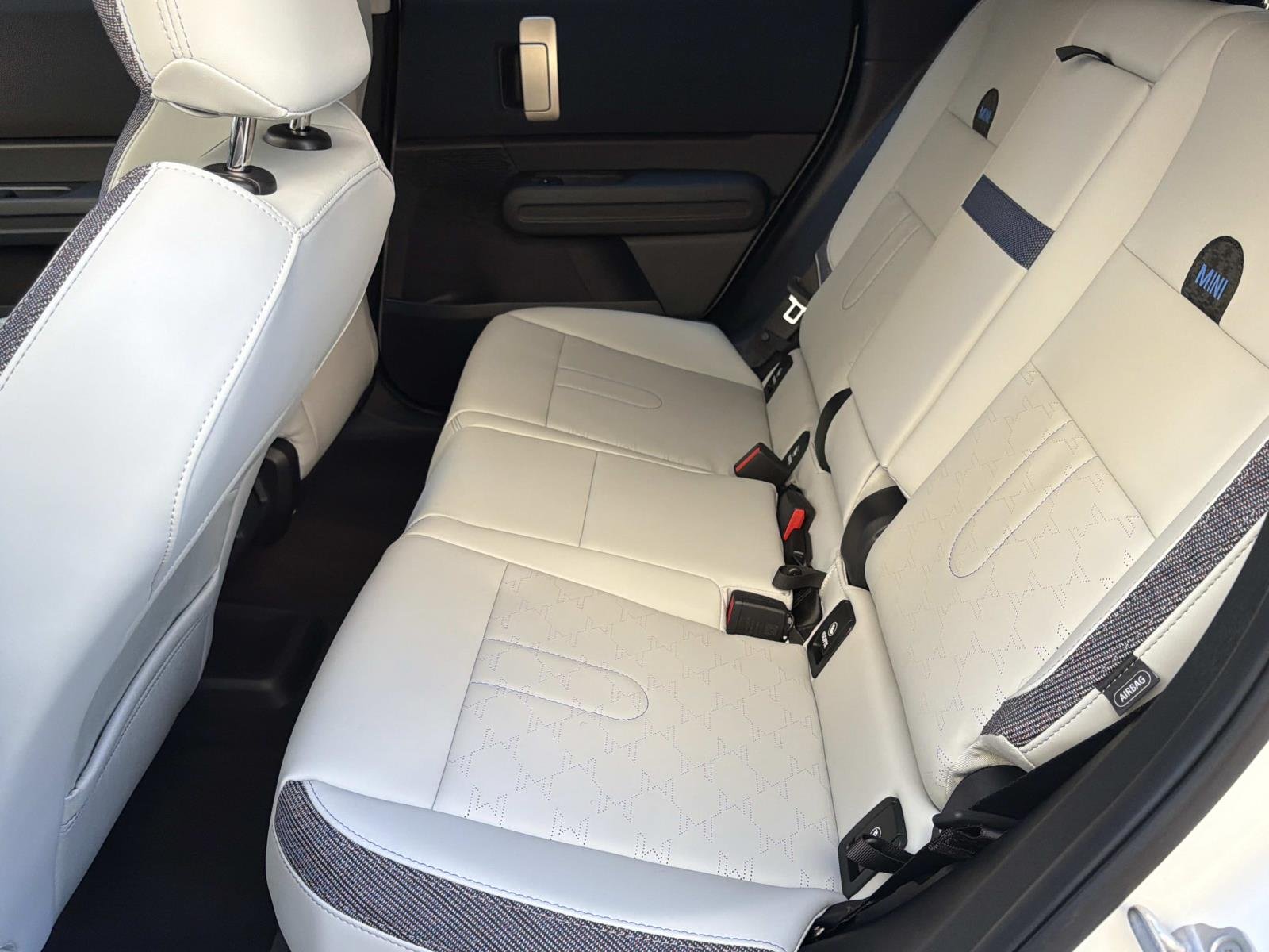 Used 2025 Nanuq White Metallic MINI SE ALL4 image 11