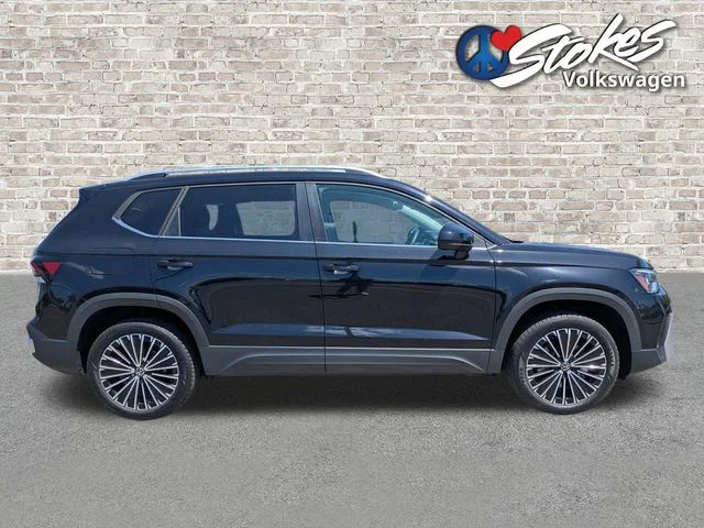 Used 2025 Black Volkswagen 1.5T SE image 2