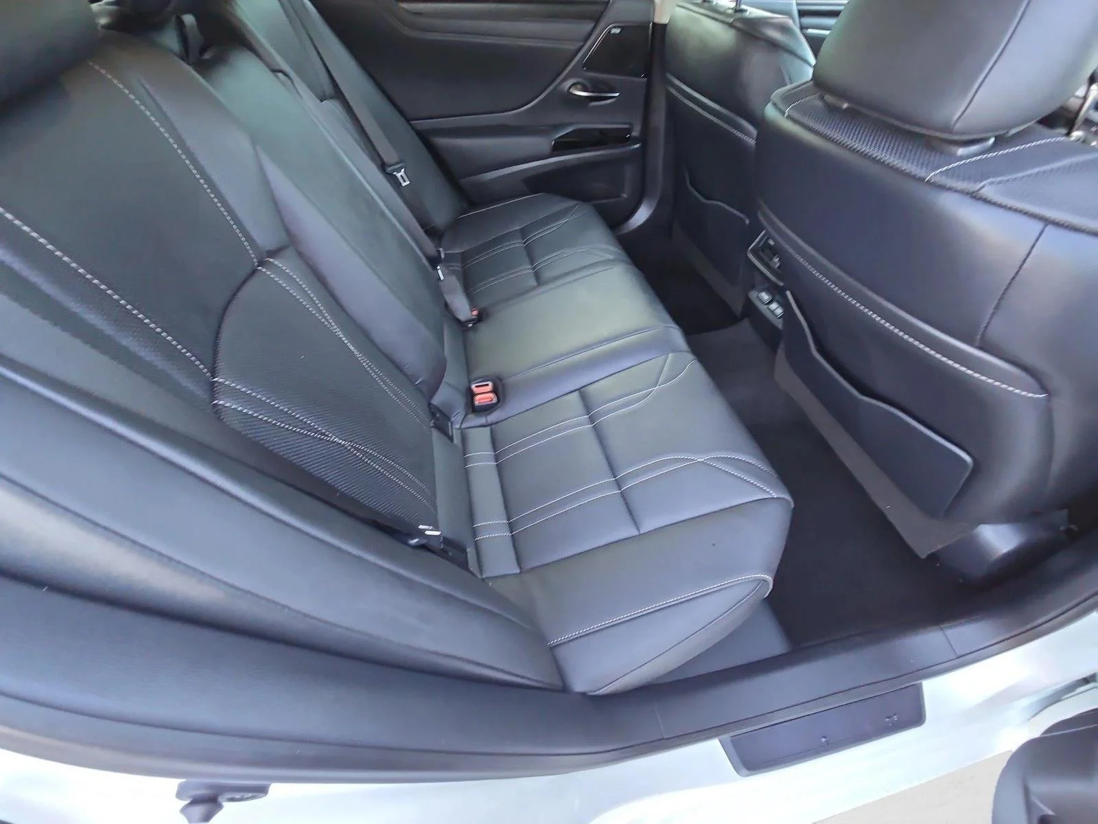 Certified Used 2024 Eminent White Pearl Lexus ES 300h Ultra Luxury image 21
