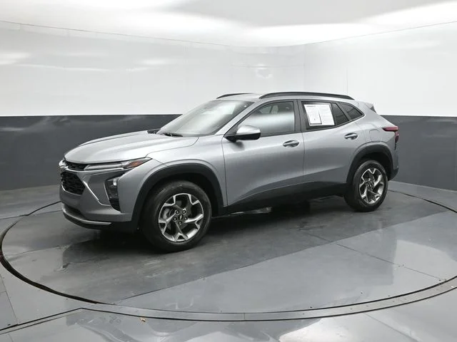 2025 Chevrolet Trax LT's photo