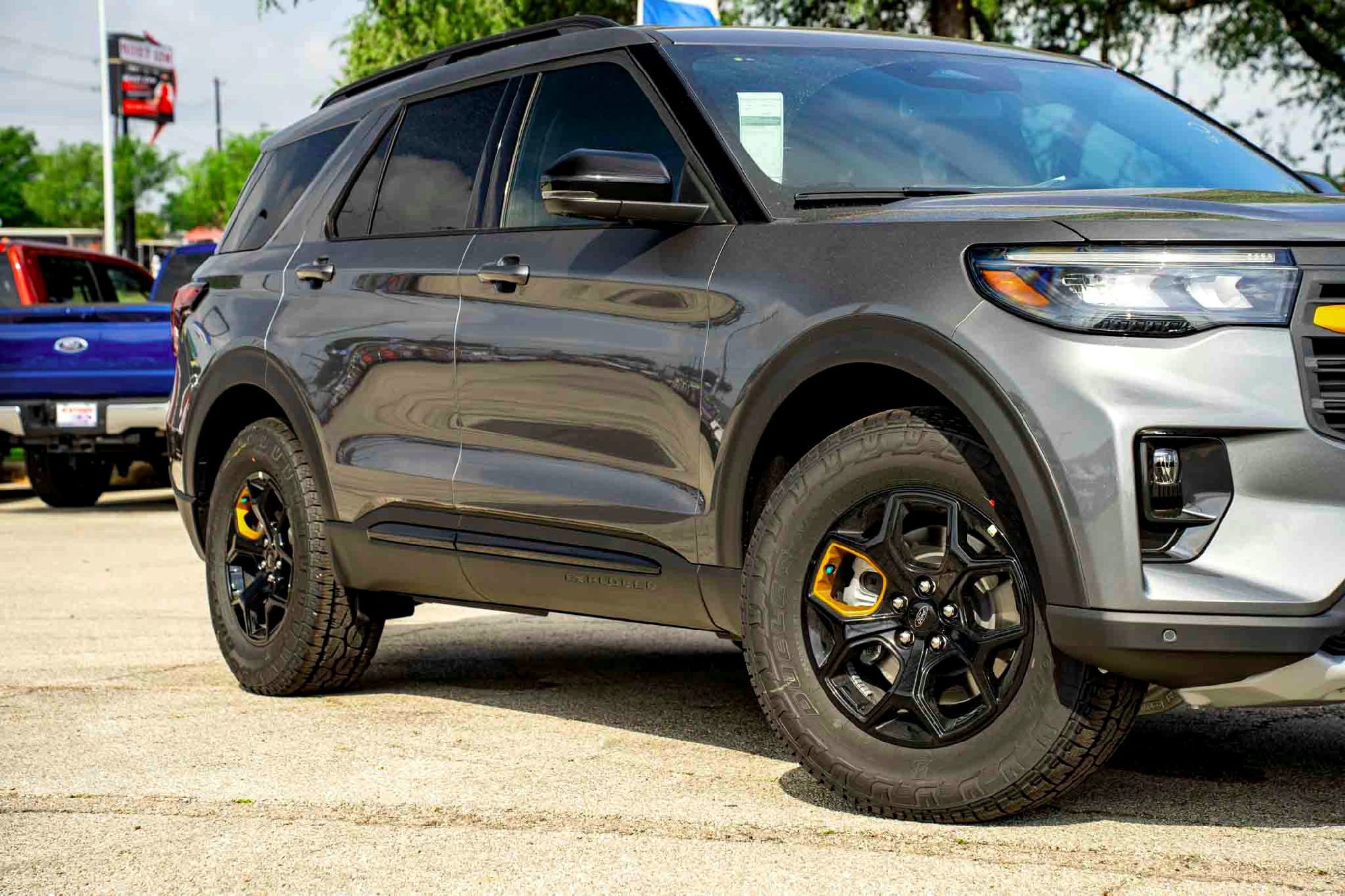 New 2026 Carbonized Gray Metallic Ford Tremor image 2