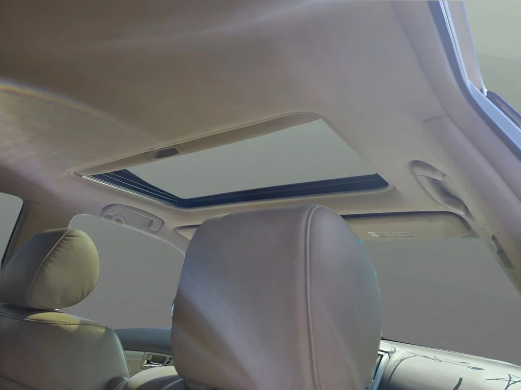 Used 2007 White Lexus 350 image 12