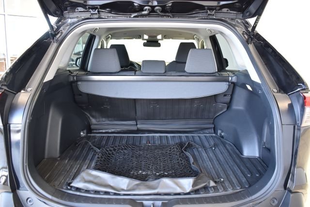 2025 Toyota RAV4 XLE - Photo 9
