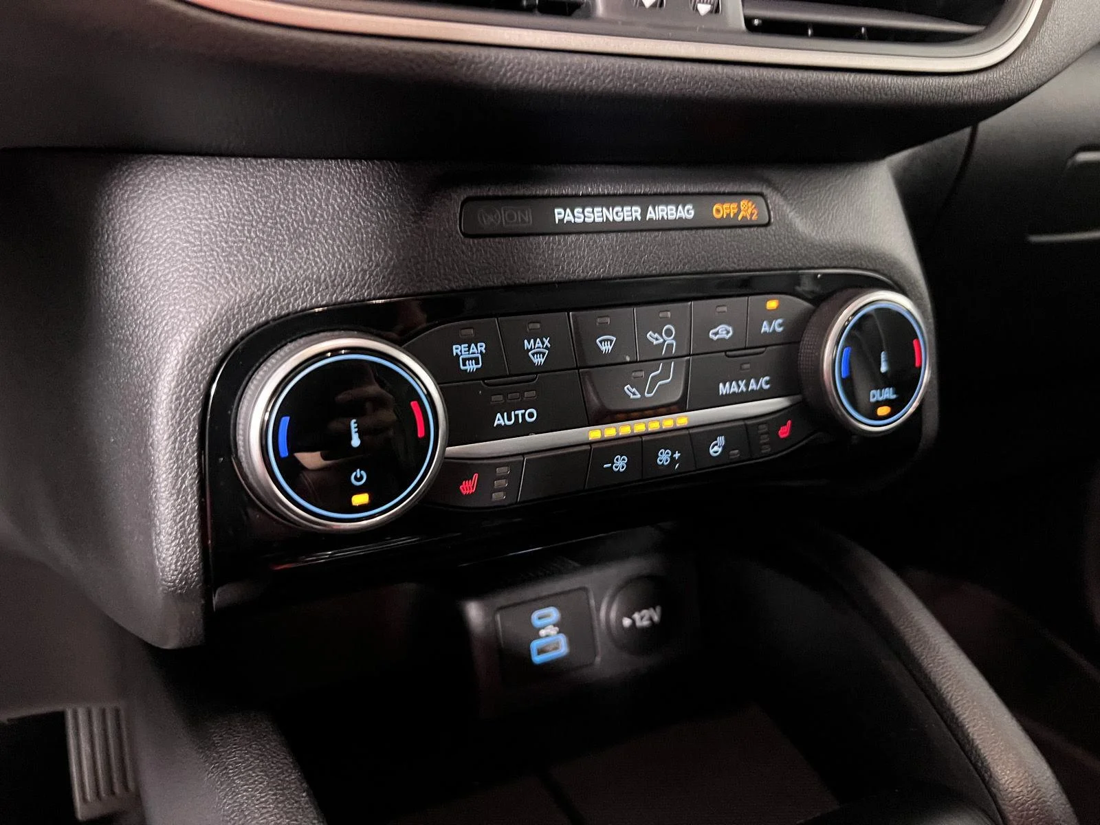 Used 2022 Stone Blue Ford SEL image 8