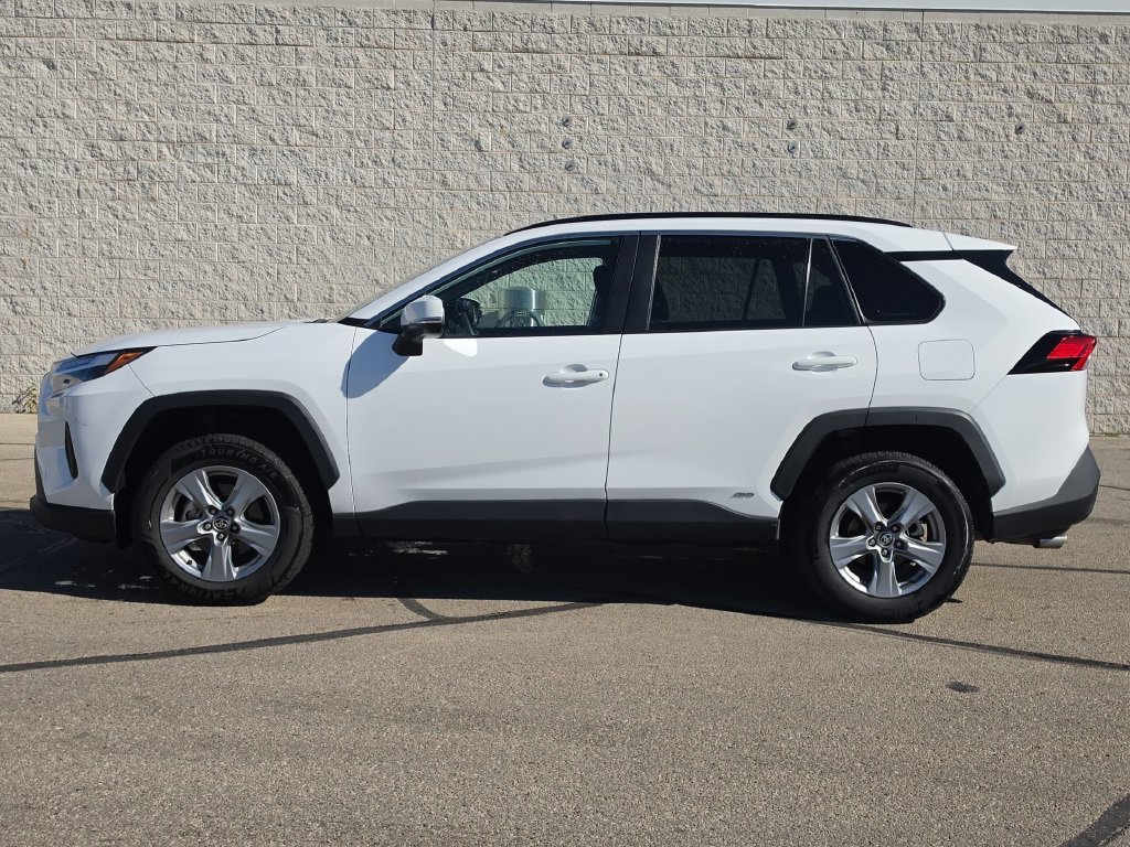 Used 2025 White Toyota XLE image 10