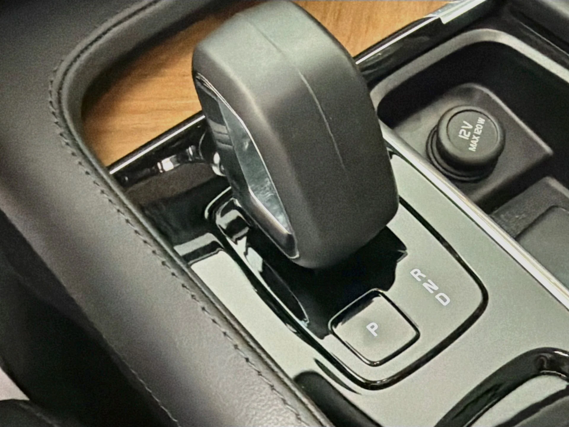 Certified Used 2024 Onyx Black Volvo Plus image 18