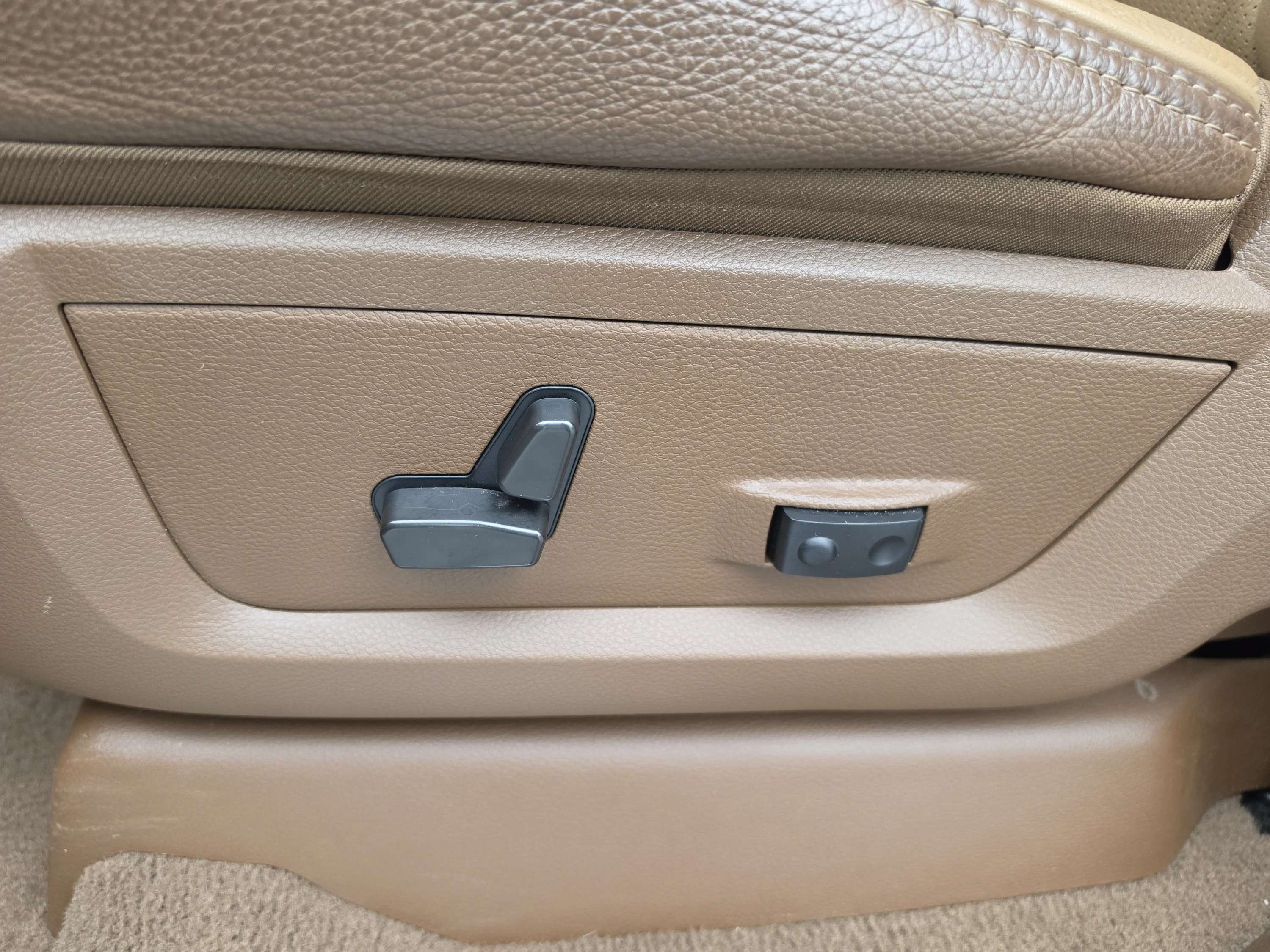 Used 2022 Pearl White Ram Longhorn image 26