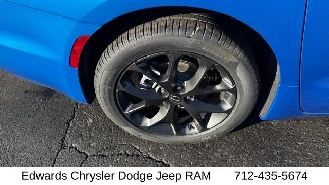 2026 Chrysler Pacifica Select - Photo 12