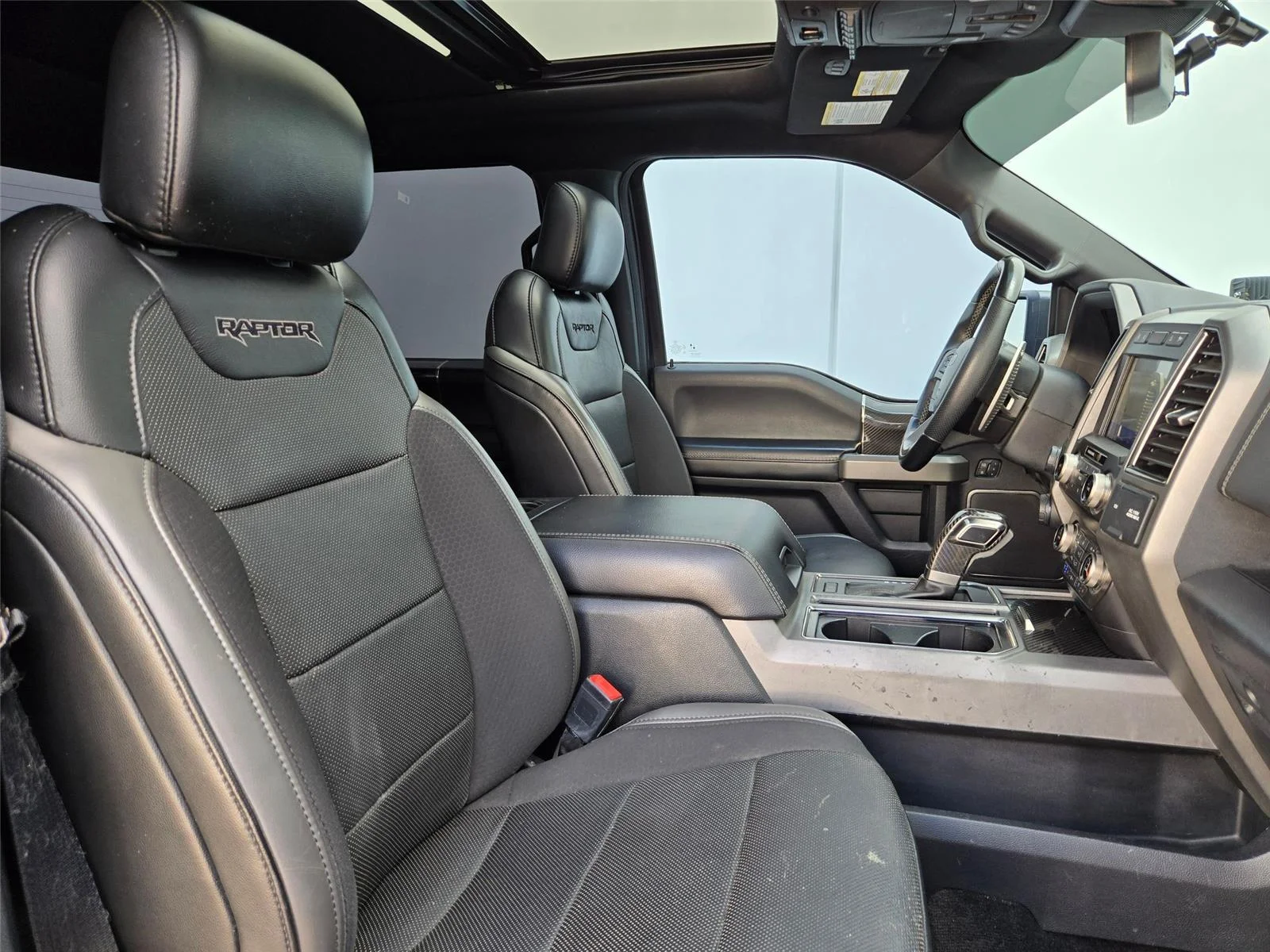 Used 2019 Magnetic Ford Raptor image 31