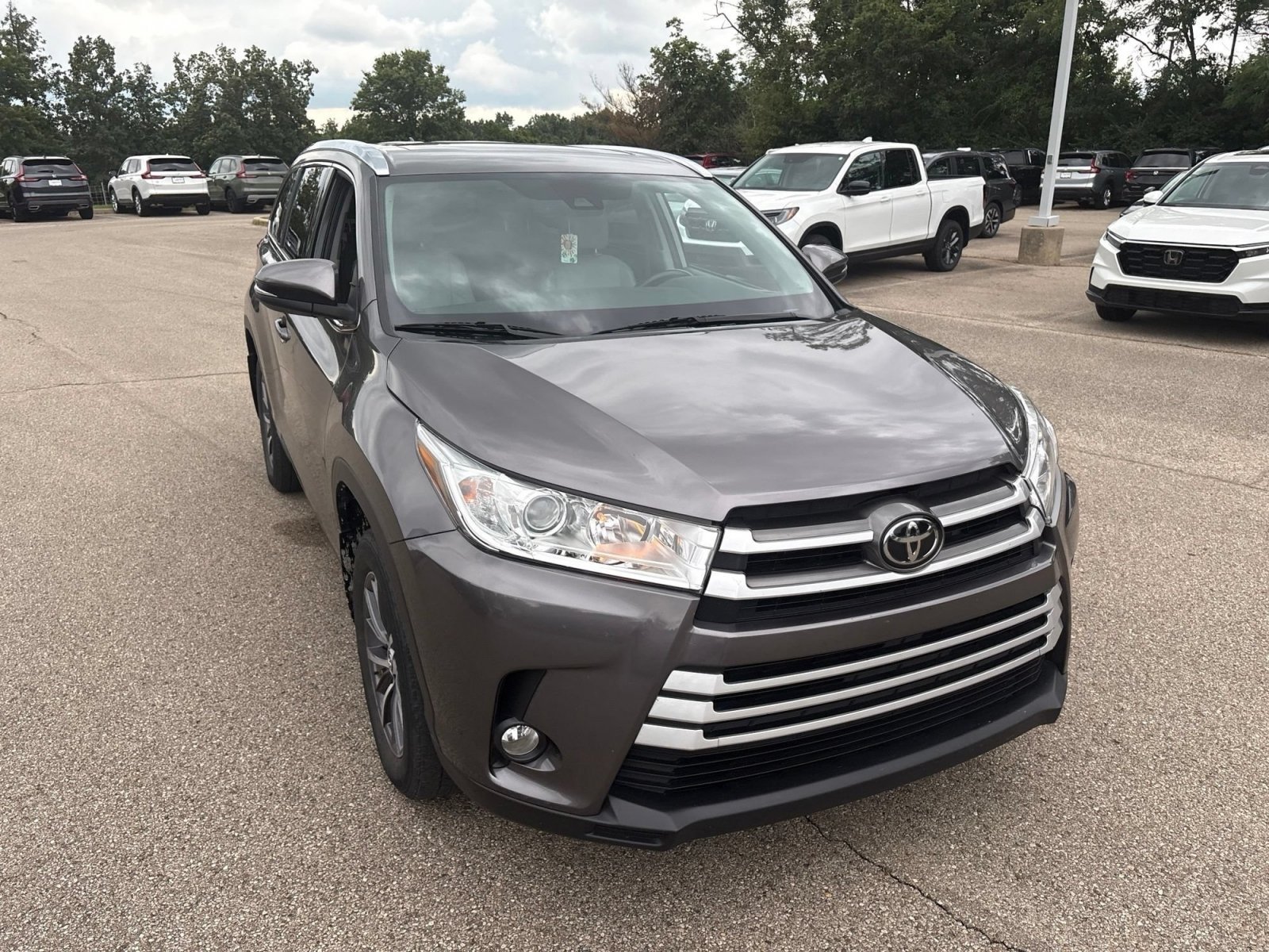 Used 2019 Predawn Gray Mica Toyota XLE image 15