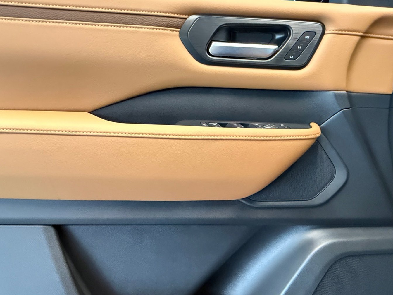 New 2026 Super Black Nissan SL image 31