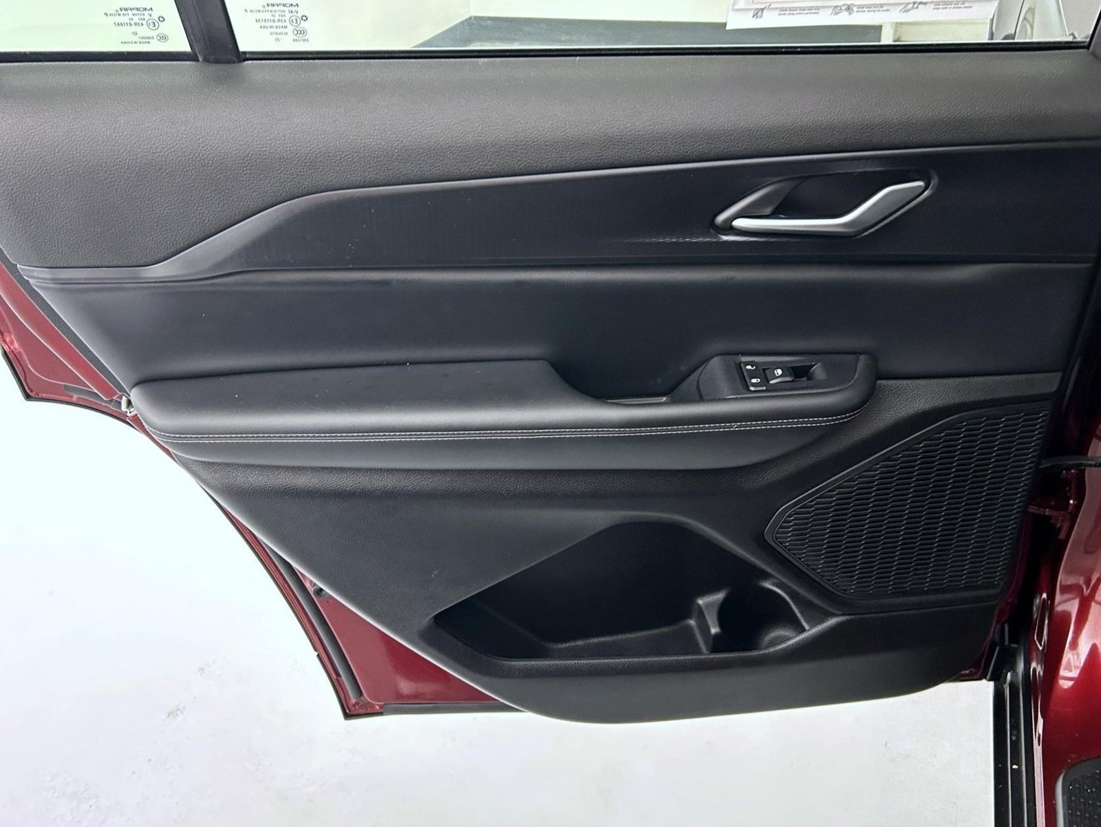 Used 2023 Red Jeep Altitude image 22