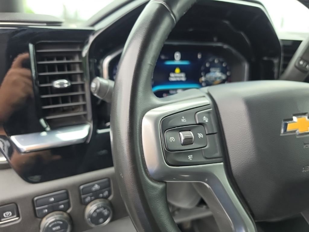 Used 2024 Summit White Chevrolet LT image 17
