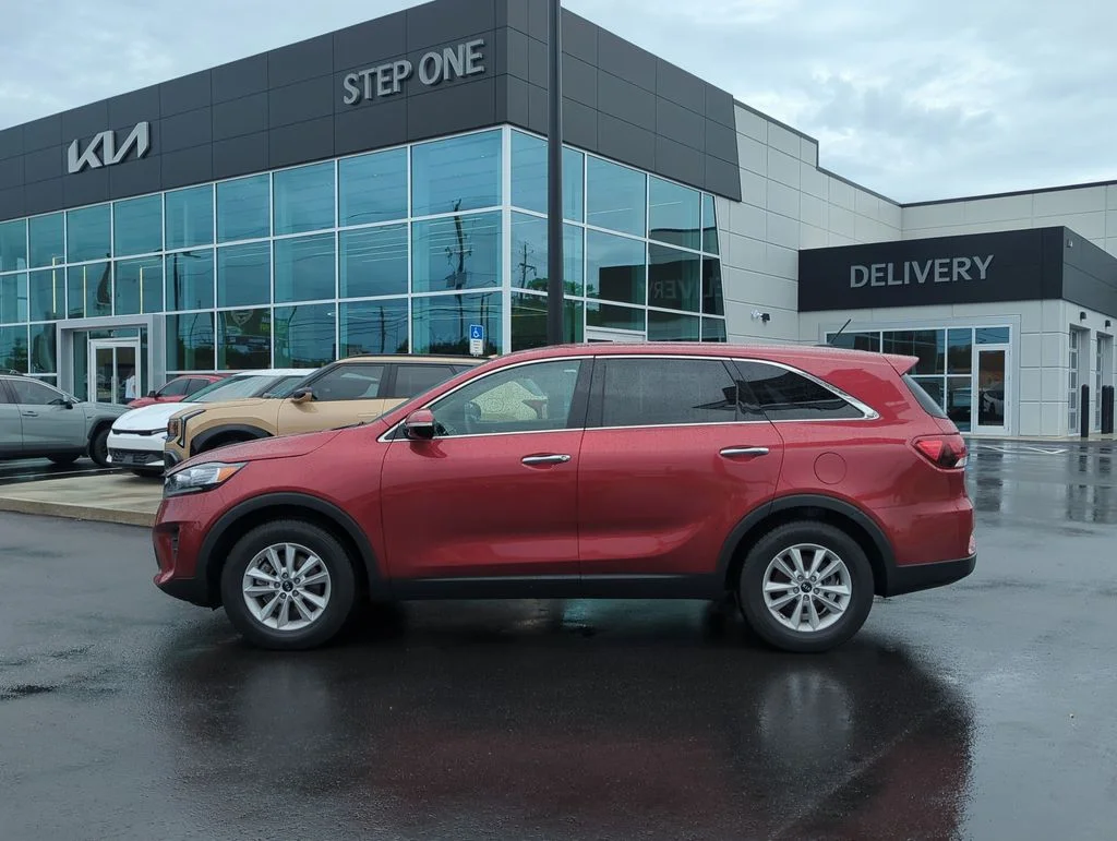 Used 2019 Red Kia LX image 4