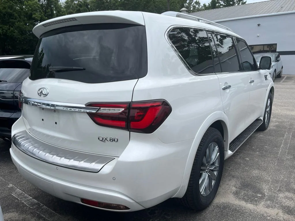 Used 2020 White INFINITI LUXE image 5