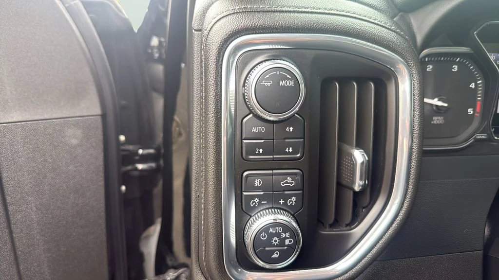 Used 2023 Onyx Black GMC Denali image 21