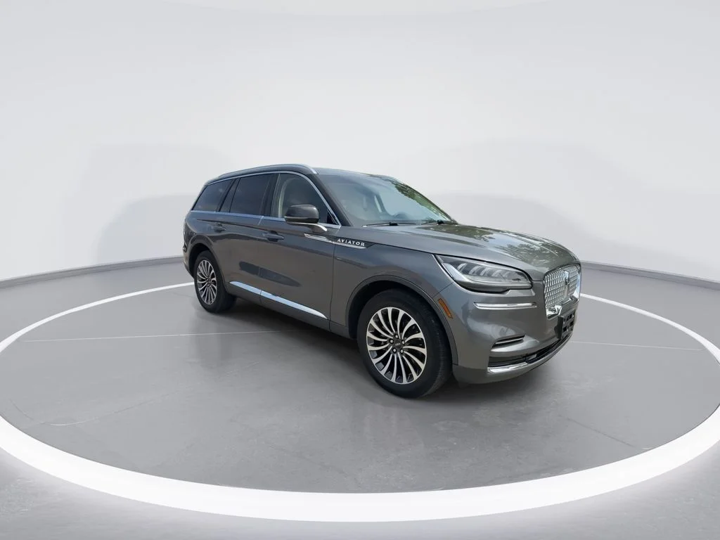 Used 2023 Gray Lincoln Standard image 2
