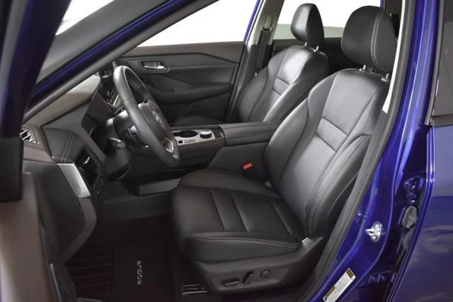 Used 2023 Blue Nissan SL image 13