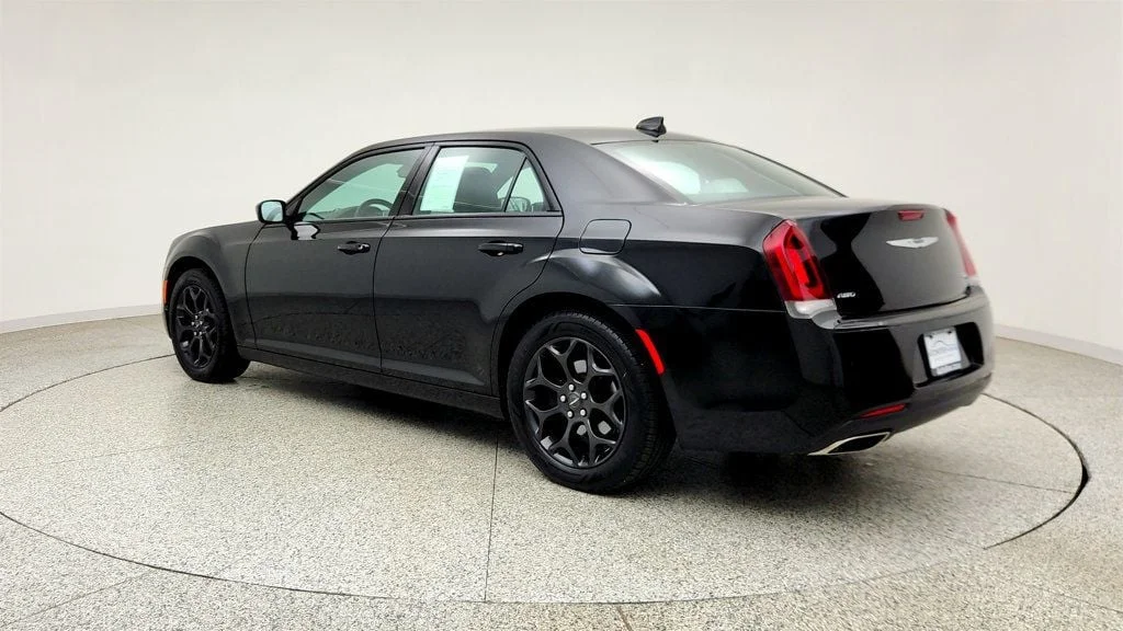 Used 2020 Gloss Black Chrysler 300S AWD image 7
