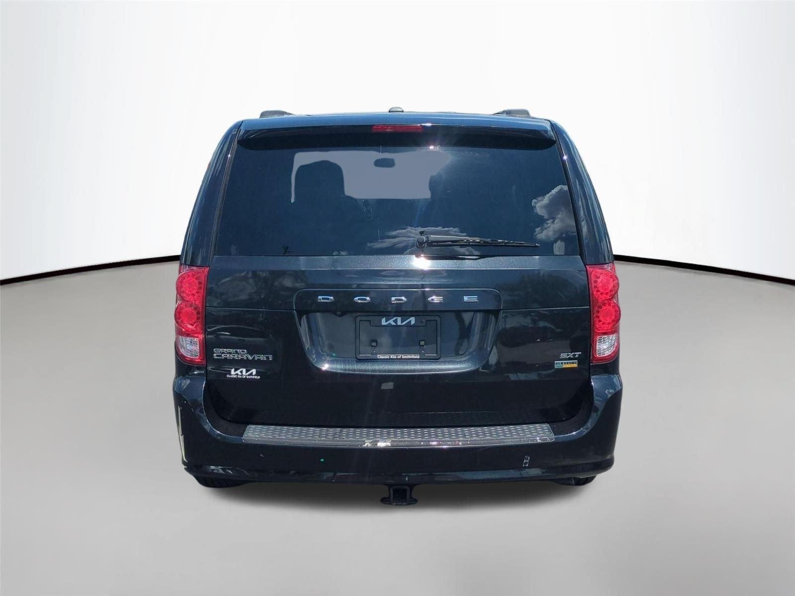 Used 2018 Black Onyx Crystal Pearlcoat Dodge SXT image 12