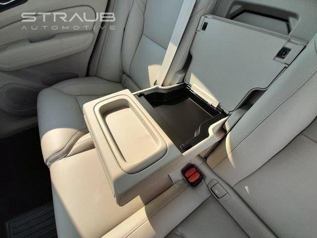 Used 2021 Crystal White Metallic Volvo Inscription image 44