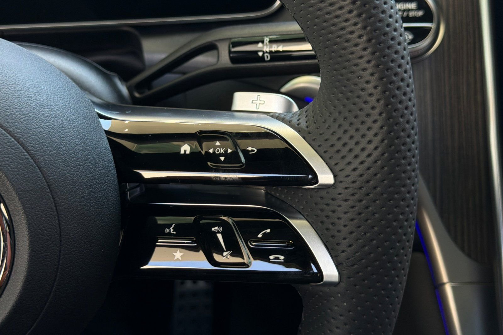 New 2026 Obsidian Black Metallic Mercedes-Benz GLC 300 image 31