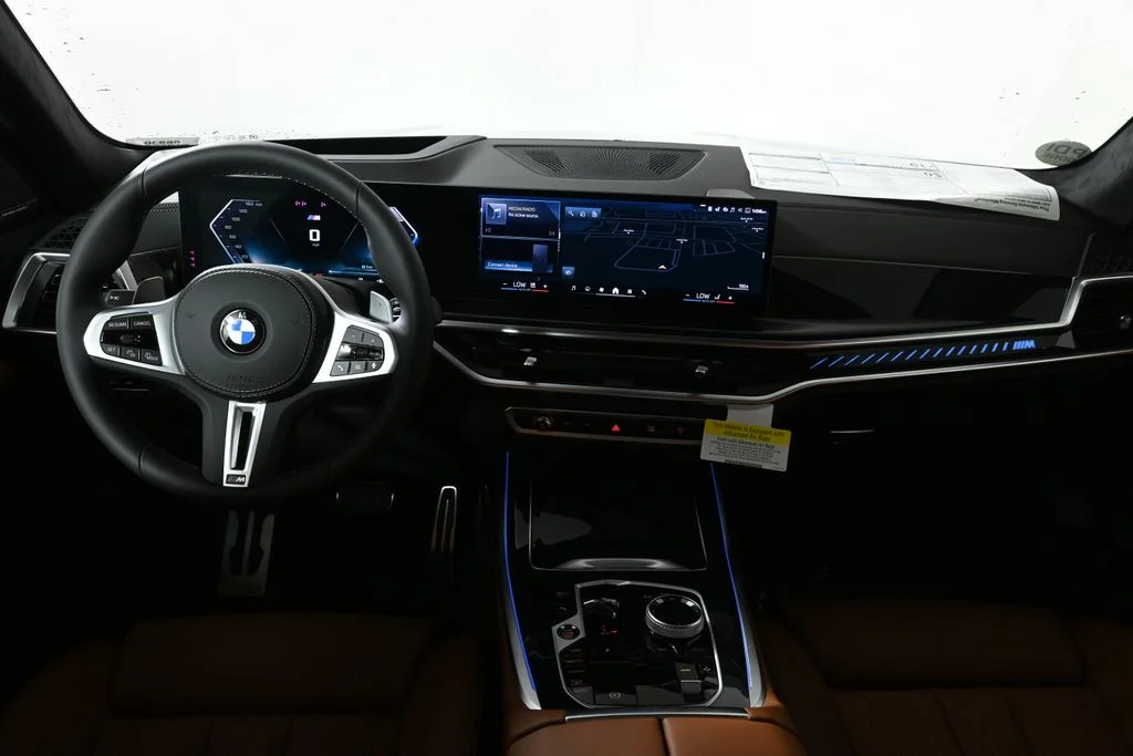 Used 2027 Black BMW M60i image 17