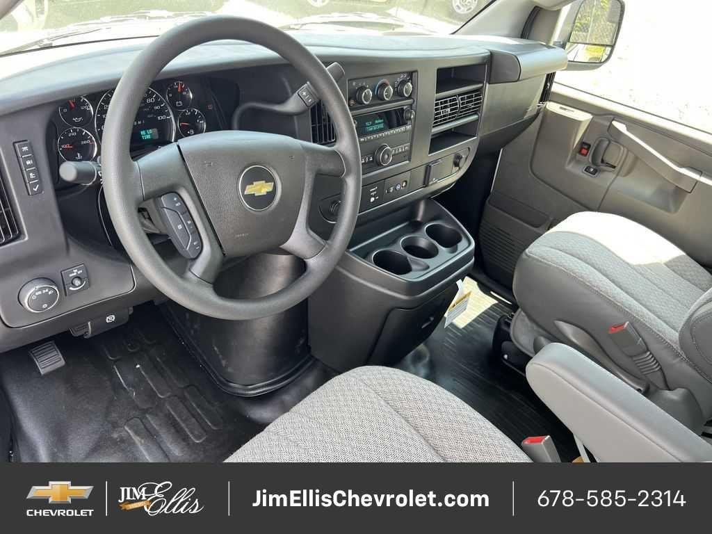 2025 Chevrolet Express Cargo Work Van - Photo 16