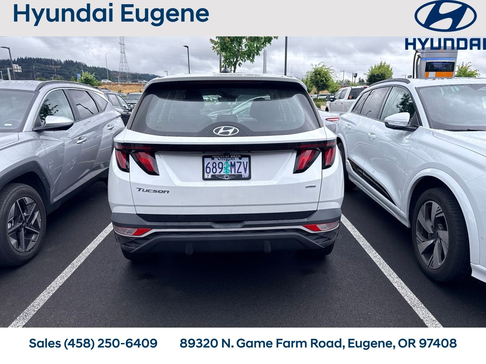 Used 2022 White Hyundai SE image 7