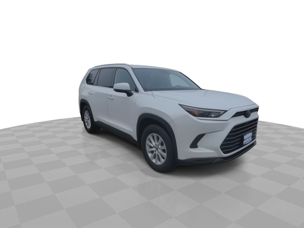 Used 2024  Toyota XLE image 3