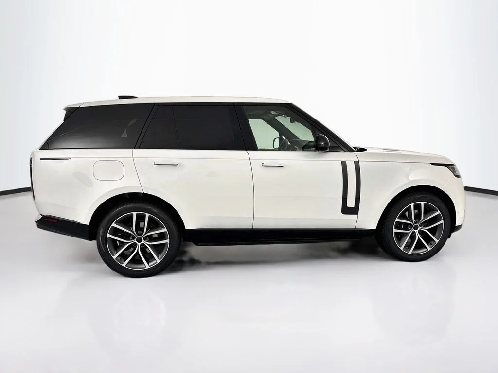 New 2026 Ostuni Pearl White Land Rover SE image 4