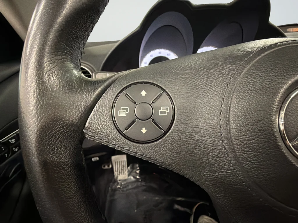 Used 2009 Silver Mercedes-Benz SL 550 image 19